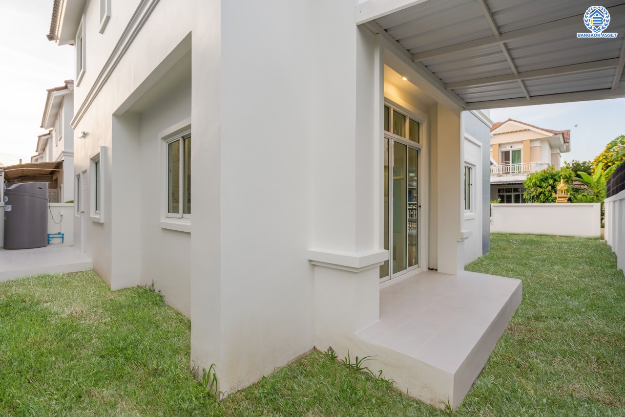 บ้านมือสองตกแต่งใหม่ ม.สิริกานต์3 บางใหญ่-กาญจนาฯ หลังมุม เนื้อที่ 56.8 ตร.ว. ฟังก์ชัน 3 นอน 3 น้ำ จอดรถได้ 2 คัน พื้นที่ใช้สอยกว้างขวาง พร้อมเดินทางสะดวกสบาย ใกล้รถไฟฟ้า "สถานีคลองบางไผ่" และจุดขึ้นทางด่วน "ศรีรัช"